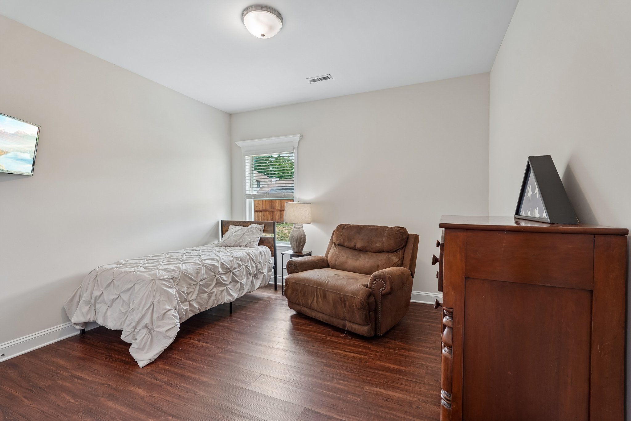 Lakefront Dr-S2504-054.jpg