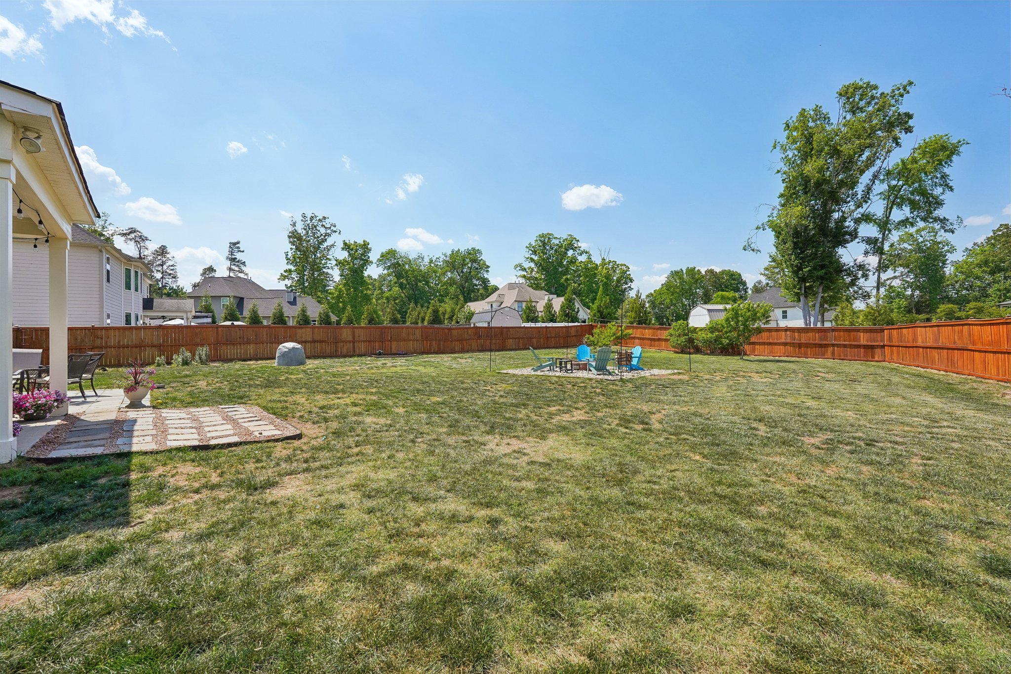 Lakefront Dr-S2504-064.jpg