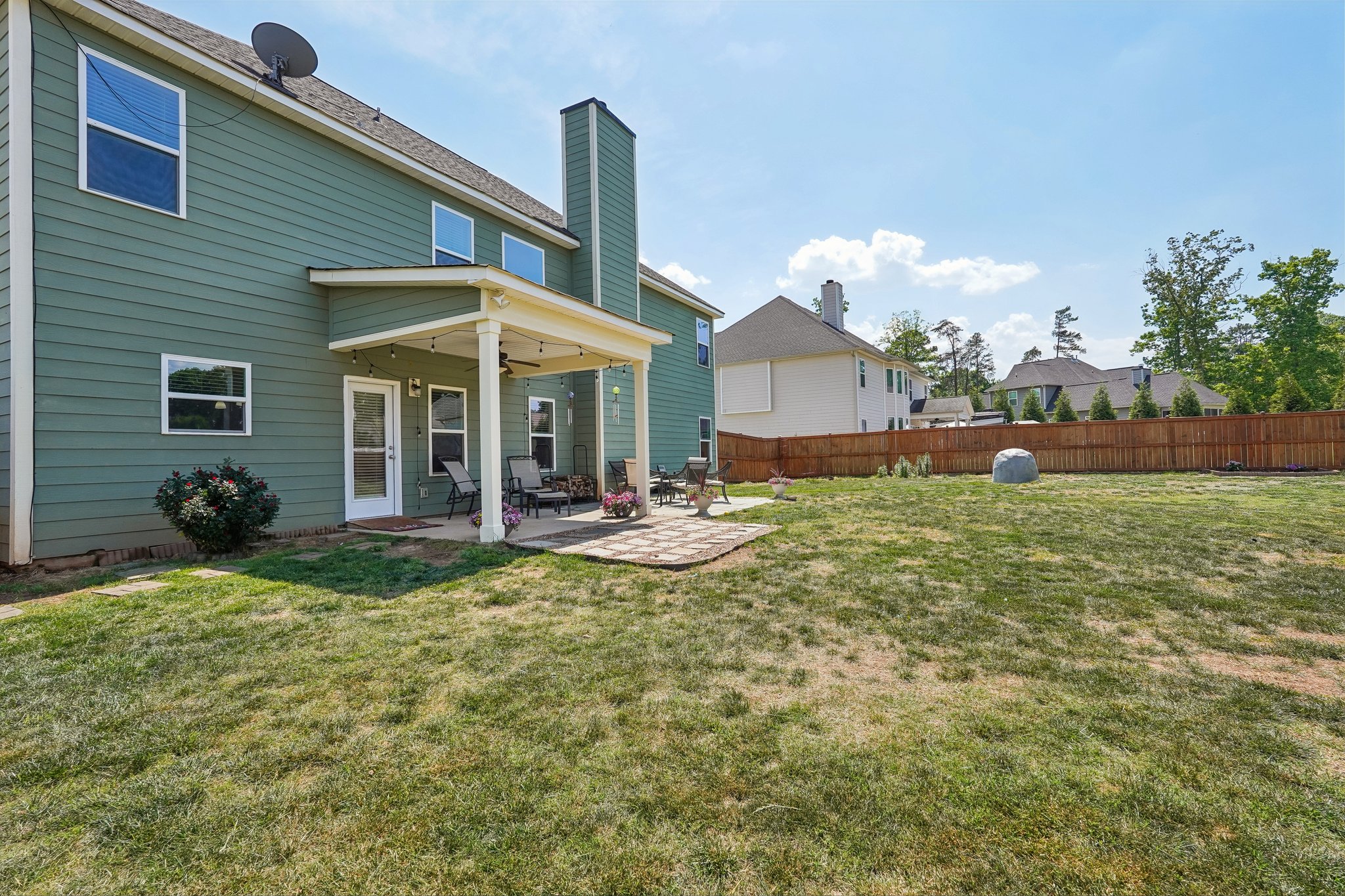 Lakefront Dr-S2504-065.jpg