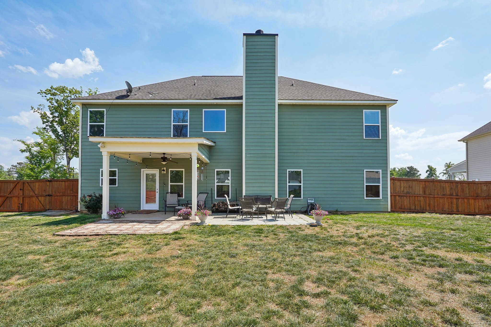 Lakefront Dr-S2504-066.jpg