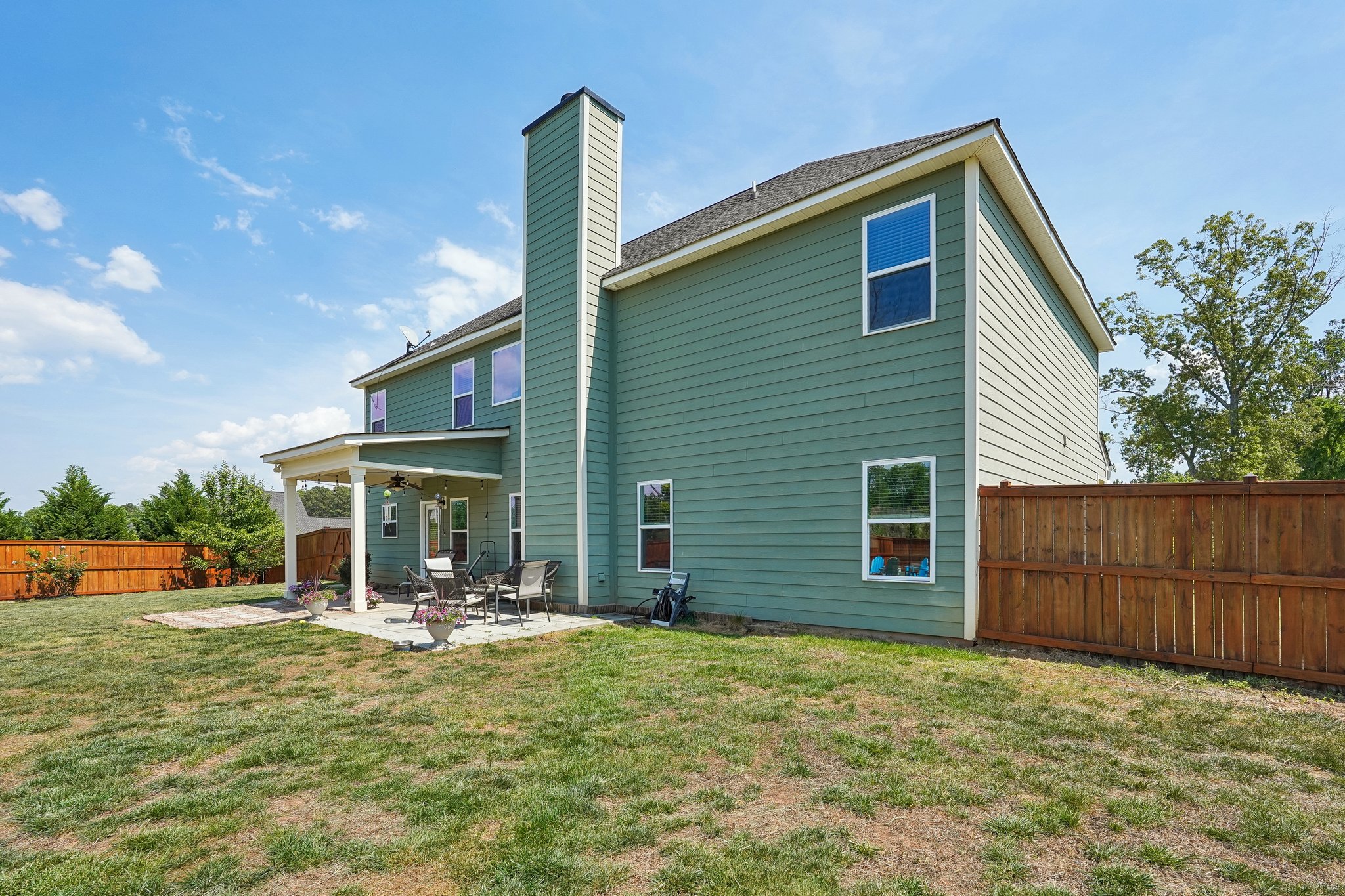 Lakefront Dr-S2504-067.jpg