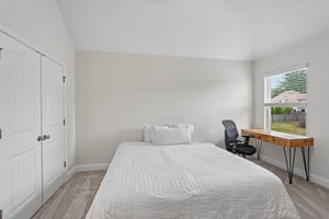 Lakefront Dr-S2504-051.jpg