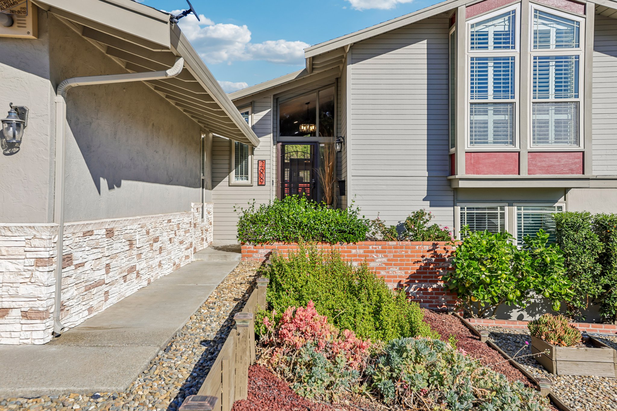 2609 Moraga Dr-S0210-005.jpg