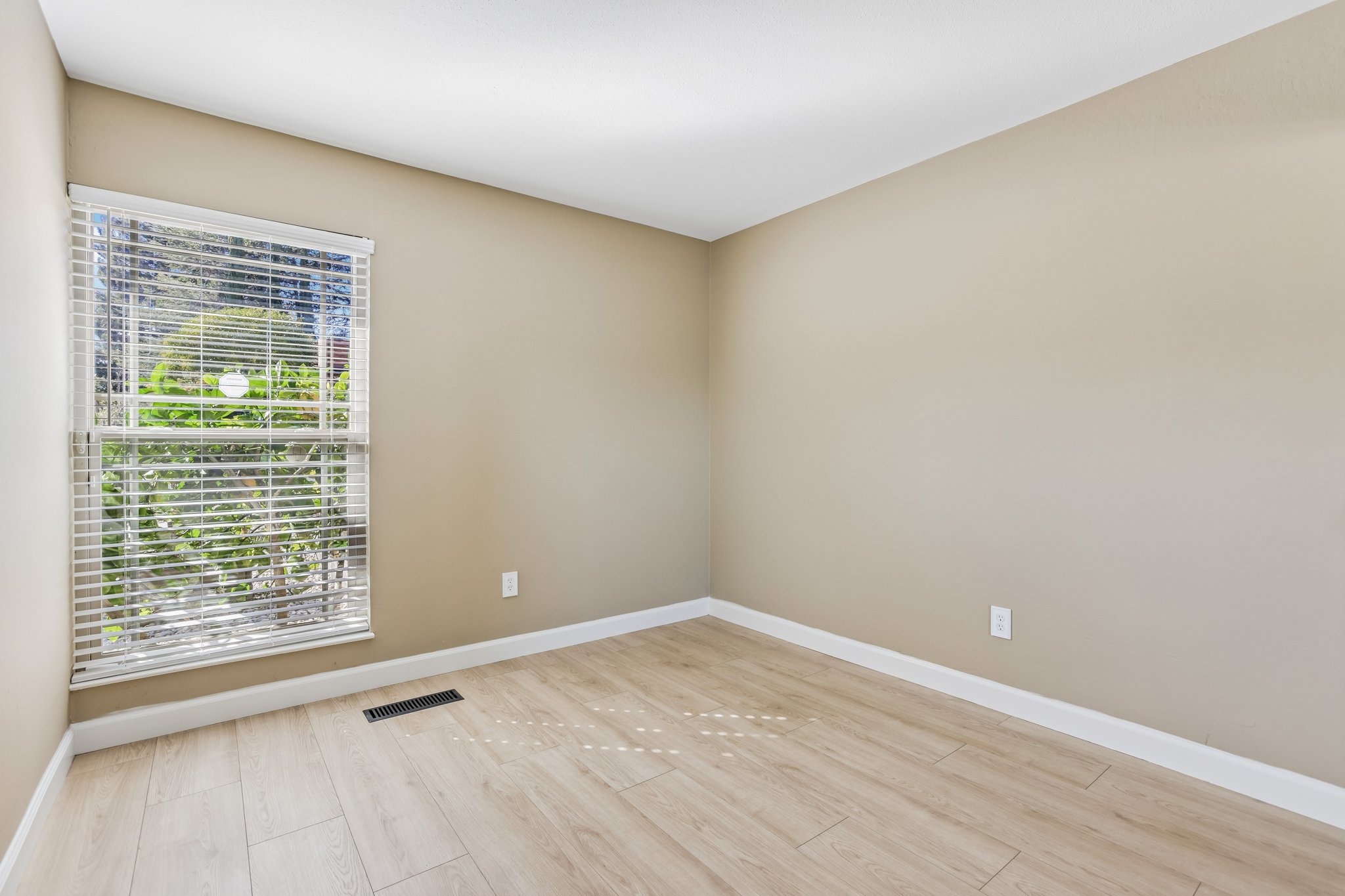 2609 Moraga Dr-S0210-024.jpg