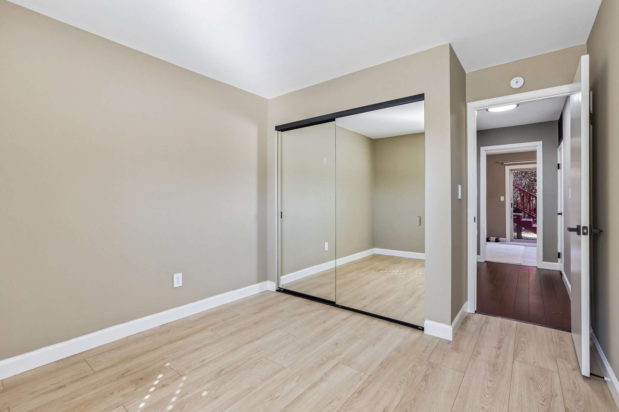 2609 Moraga Dr-S0210-026.jpg