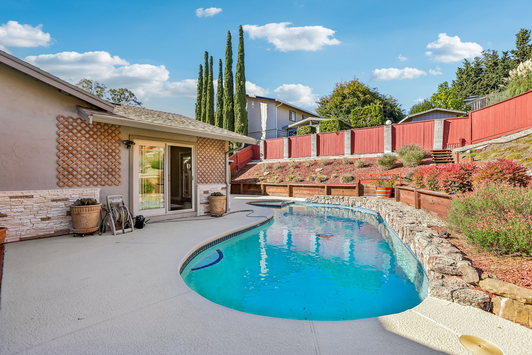 2609 Moraga Dr-S0210-055.jpg