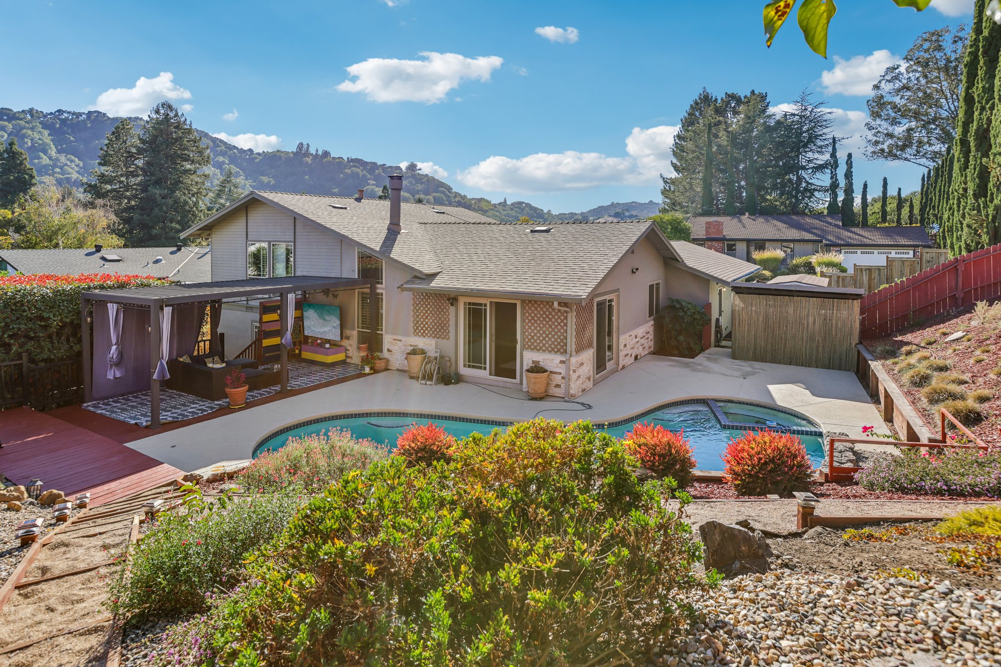 2609 Moraga Dr-S0210-061.jpg