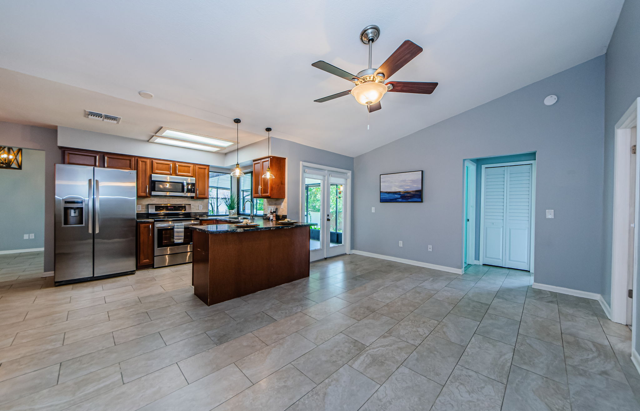 Family Room 2-2