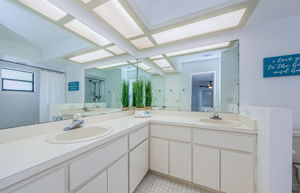 Master Bathroom 1a-2