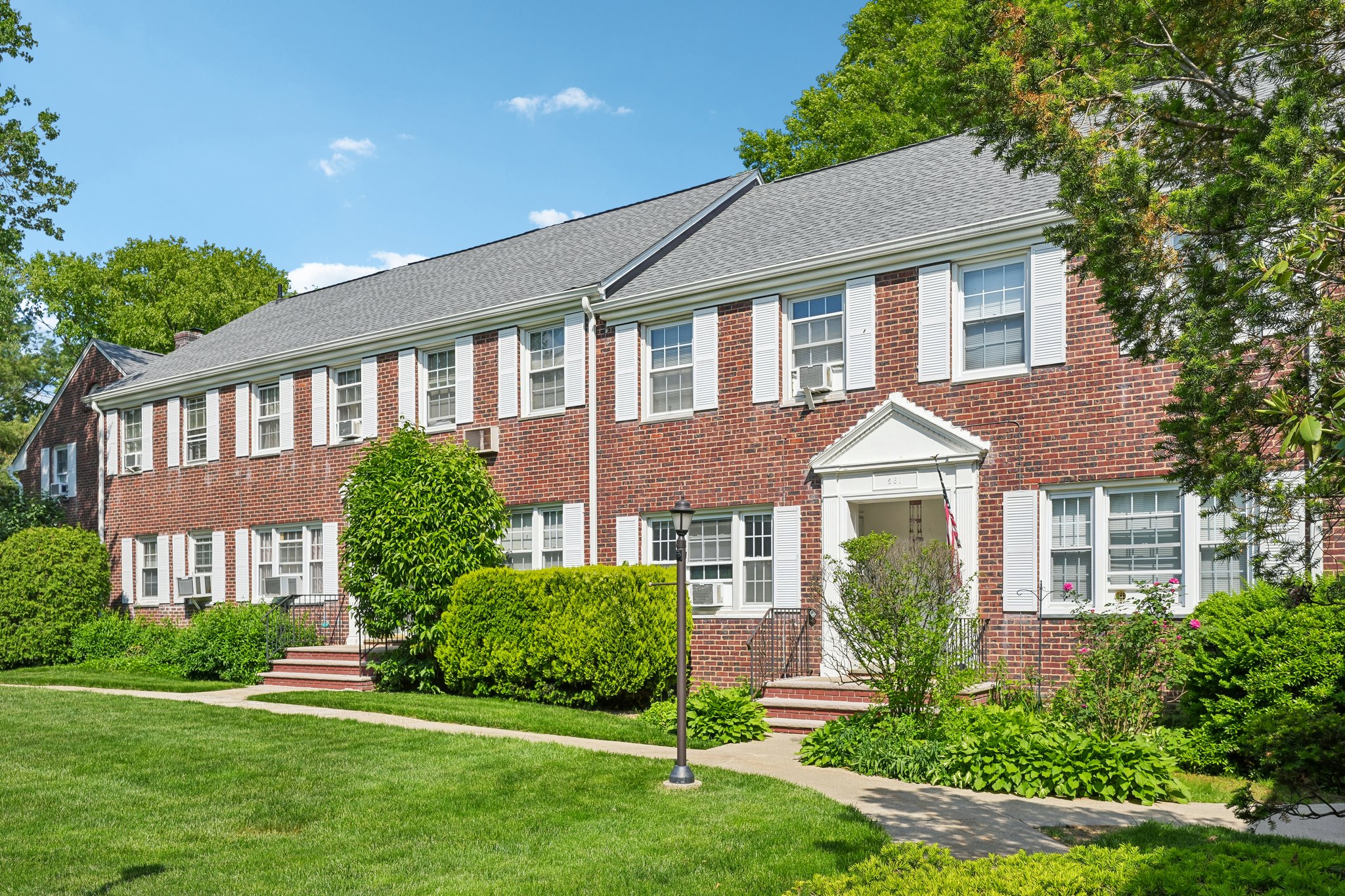 Elmwood Ave-S2105-005.jpg