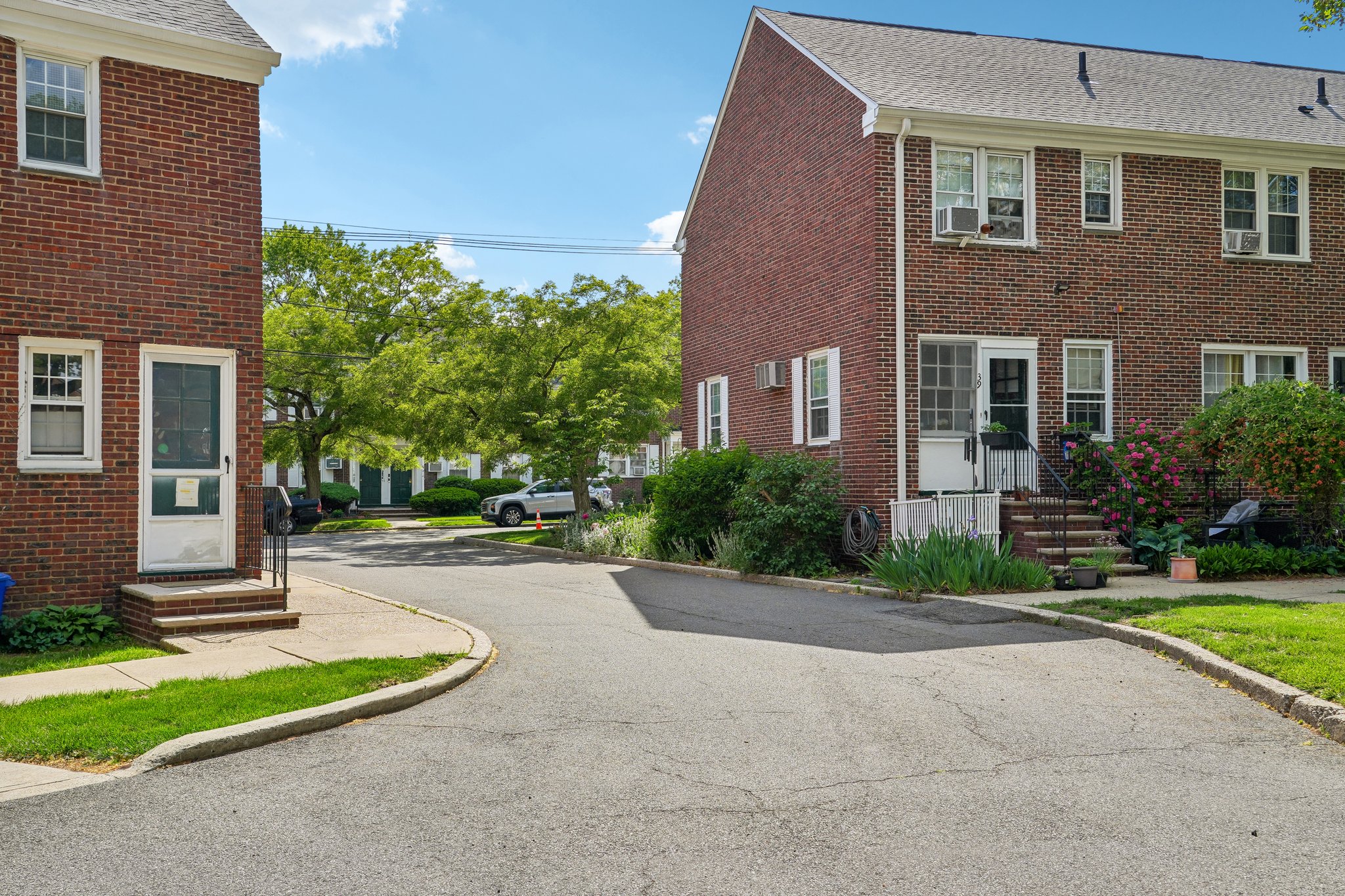 Elmwood Ave-S2105-026.jpg