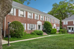 Elmwood Ave-S2105-001.jpg