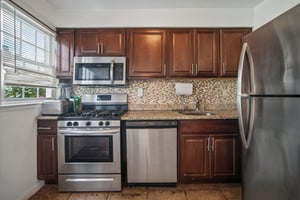 Elmwood Ave-S2105-012.jpg