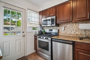 Elmwood Ave-S2105-013.jpg