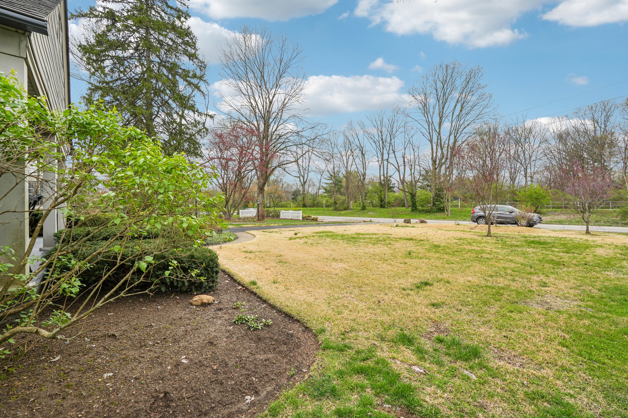 W Westfield Blvd-S0304-006.jpg