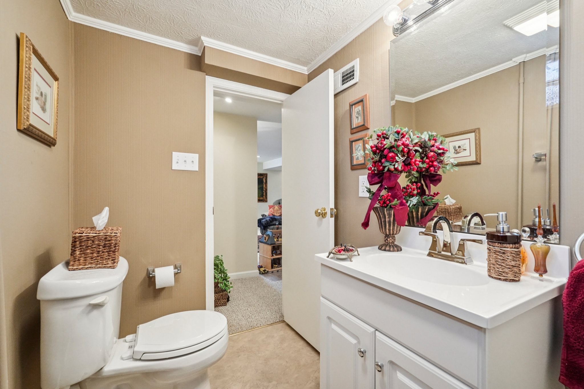 W Westfield Blvd-S0304-047.jpg