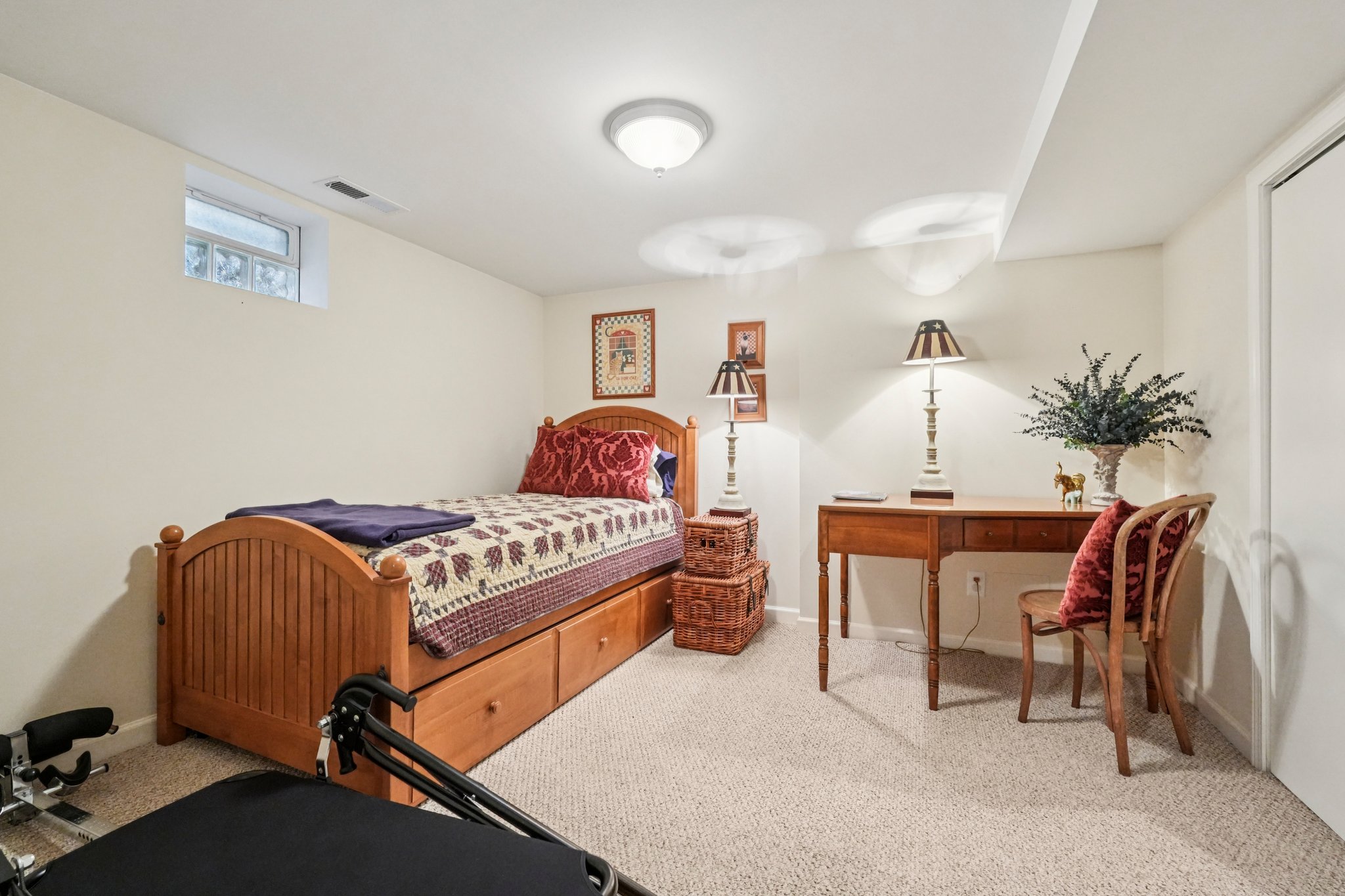 W Westfield Blvd-S0304-052.jpg