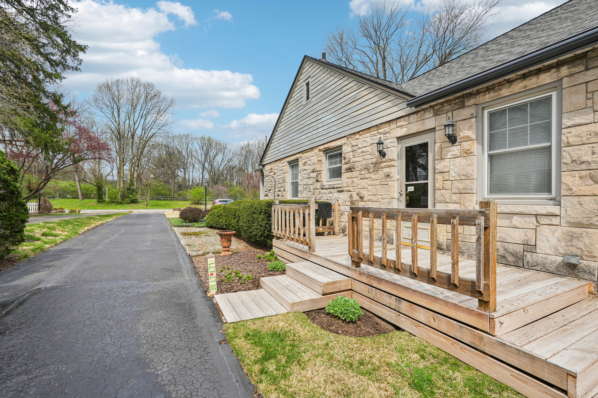 W Westfield Blvd-S0304-064.jpg