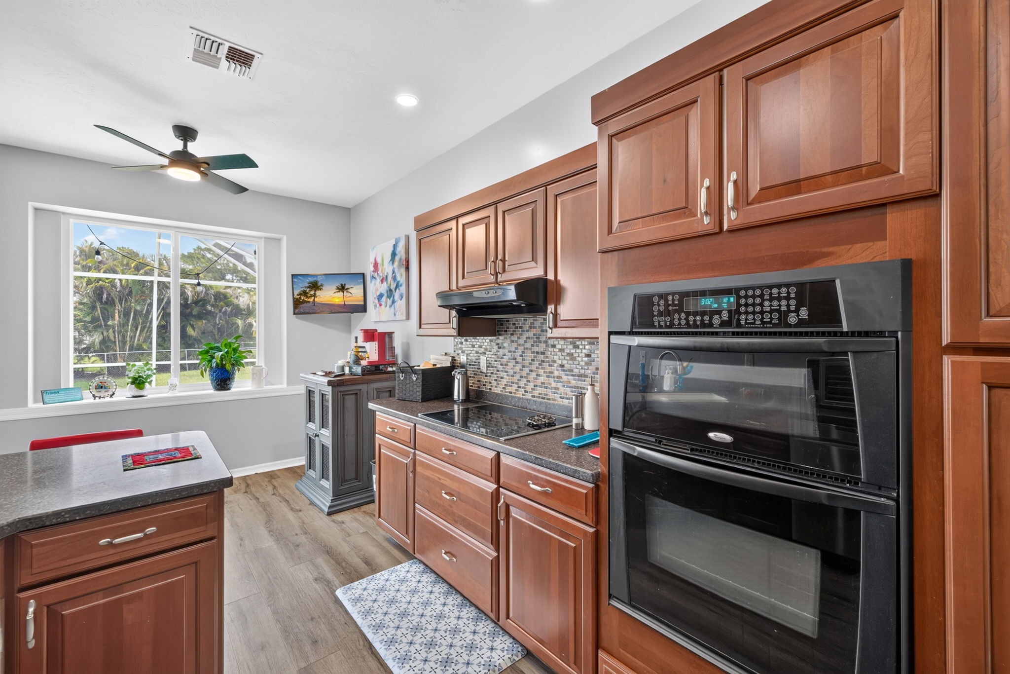 Kitchen 2 of 4