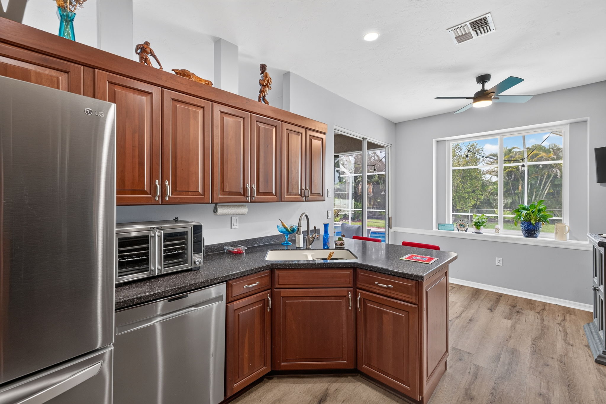 Kitchen 3 of 4