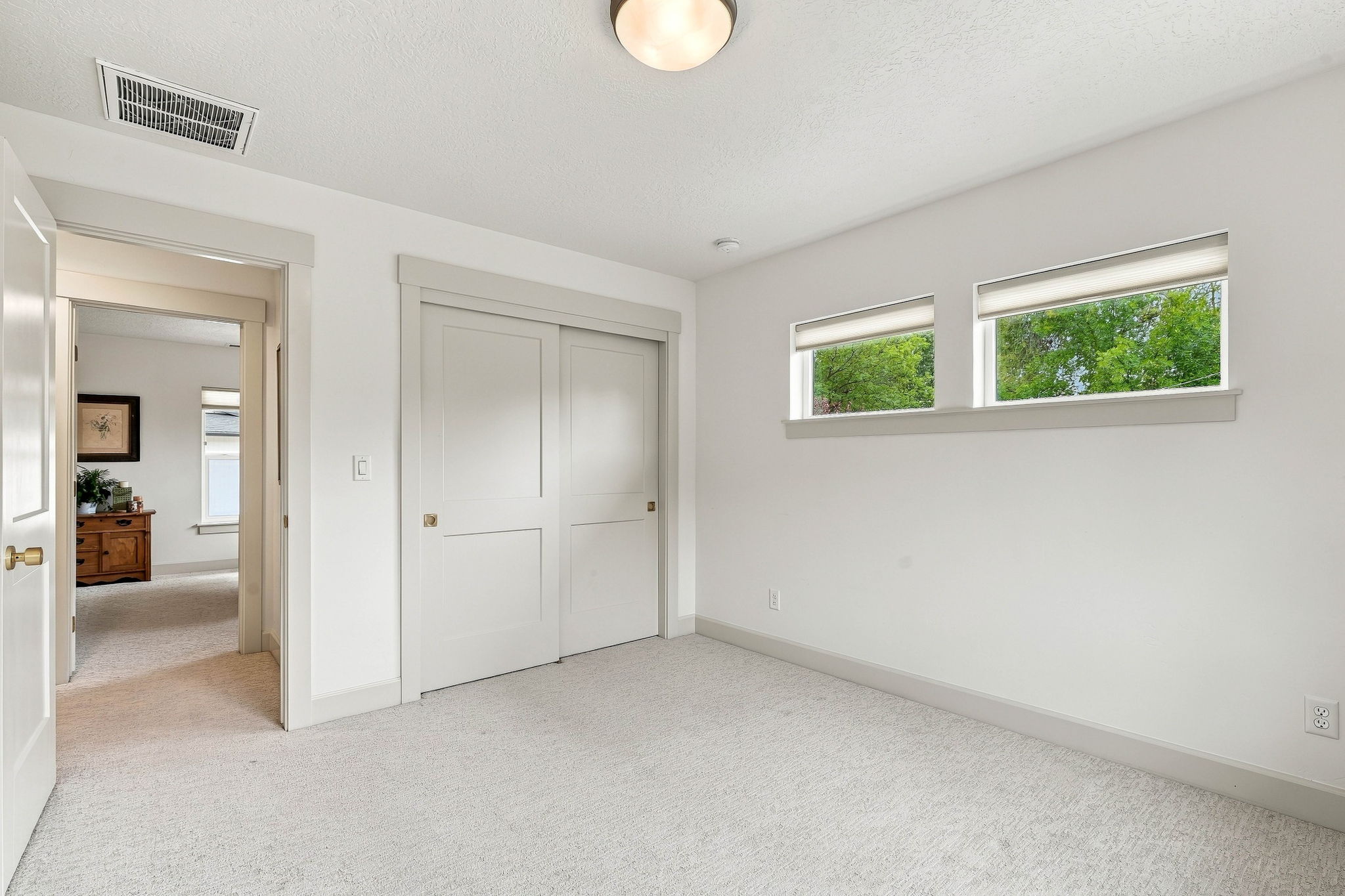  Photo 67