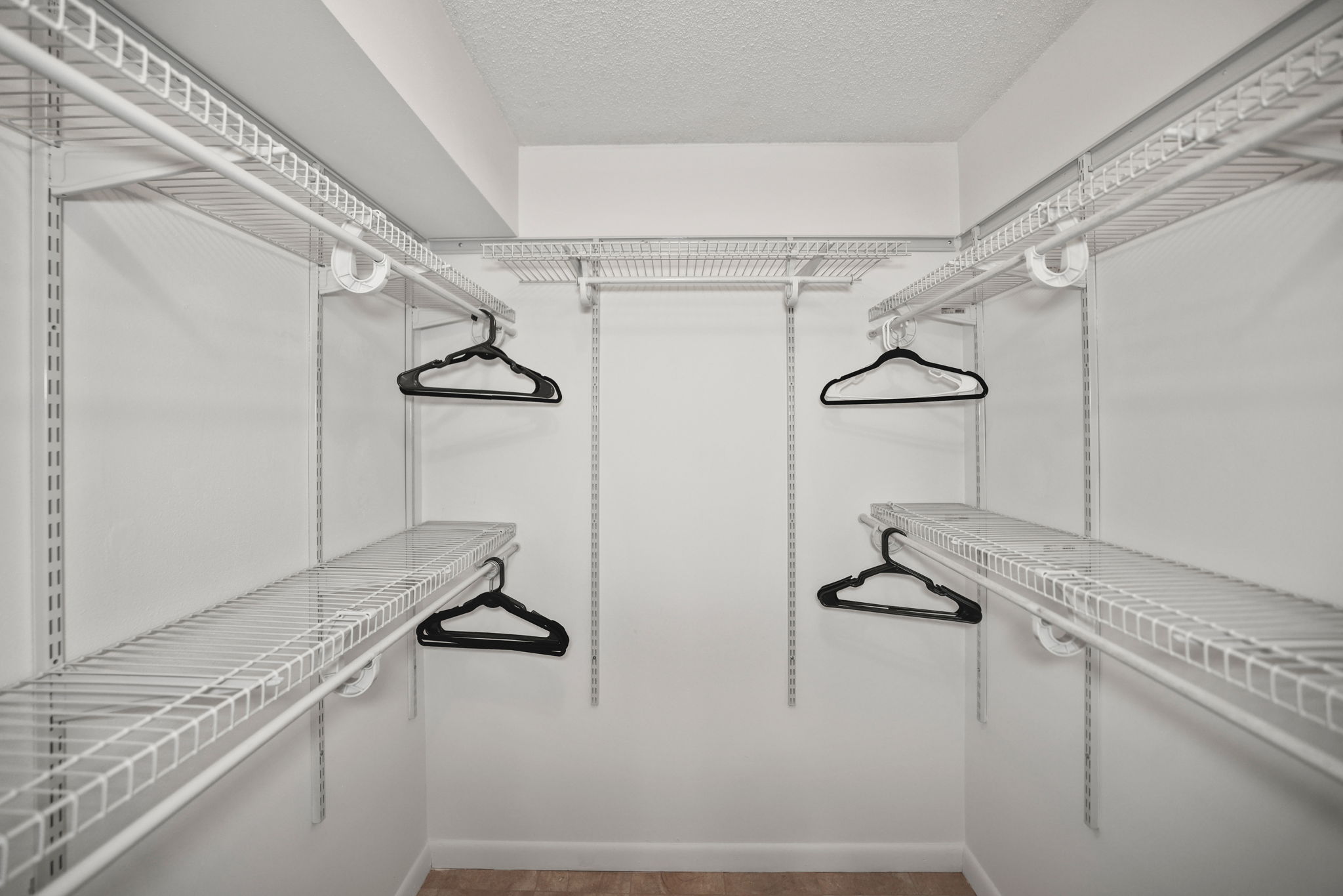 Bedroom 1 Closet - 495A0287