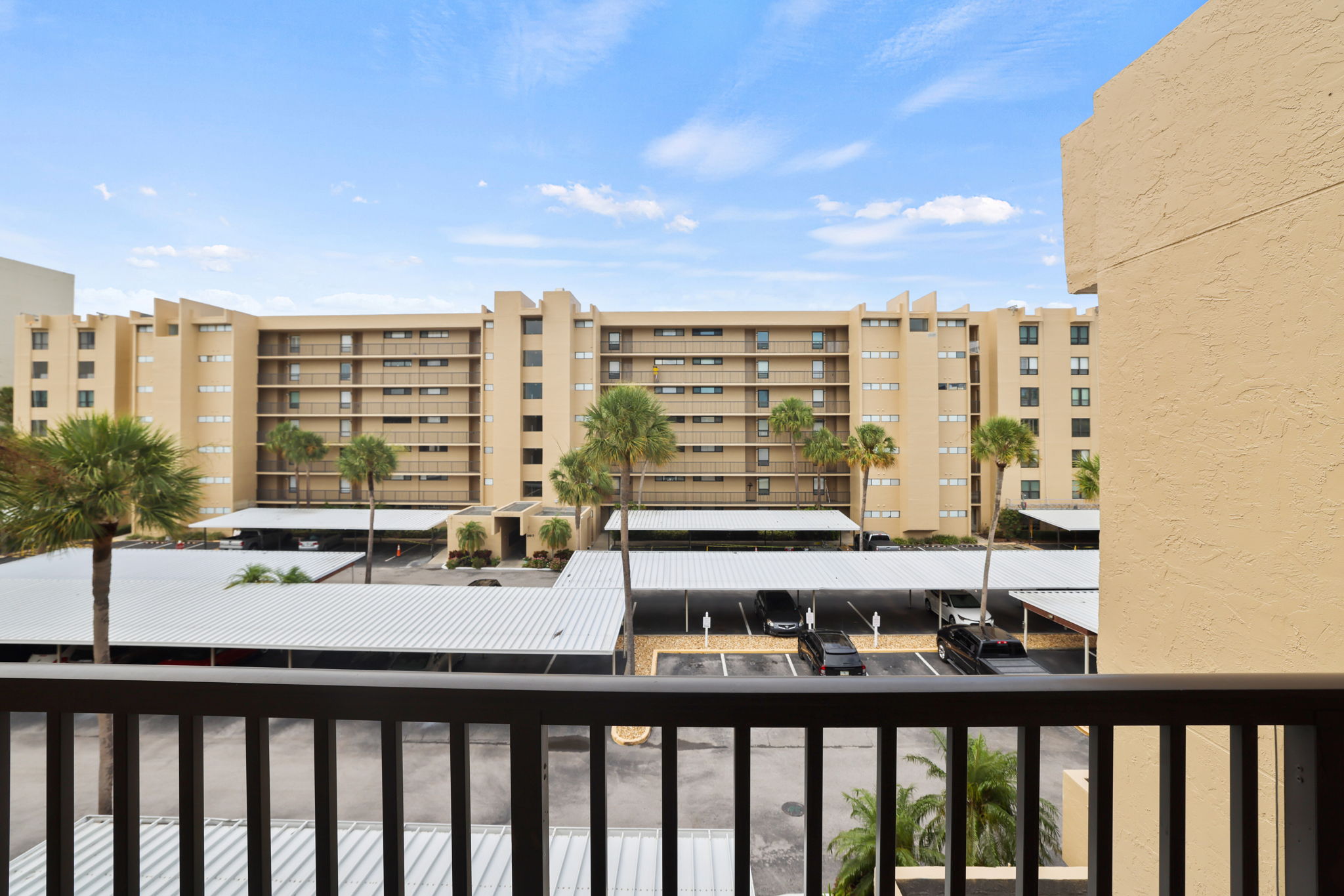 Front Door Balcony - 495A0339