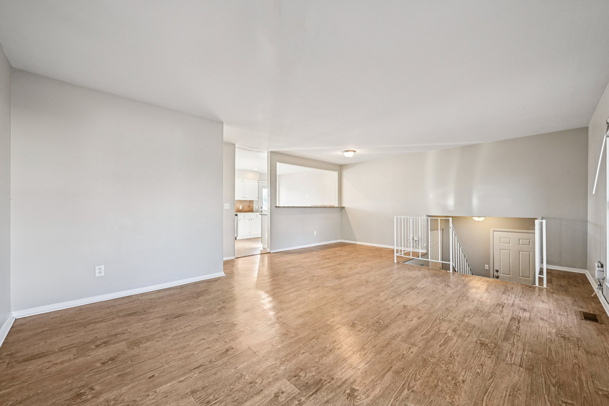 S Laredo Ct-S1402-009.jpg