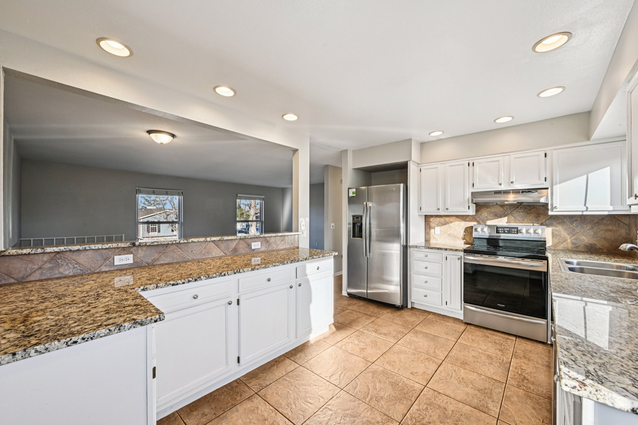 S Laredo Ct-S1402-013.jpg