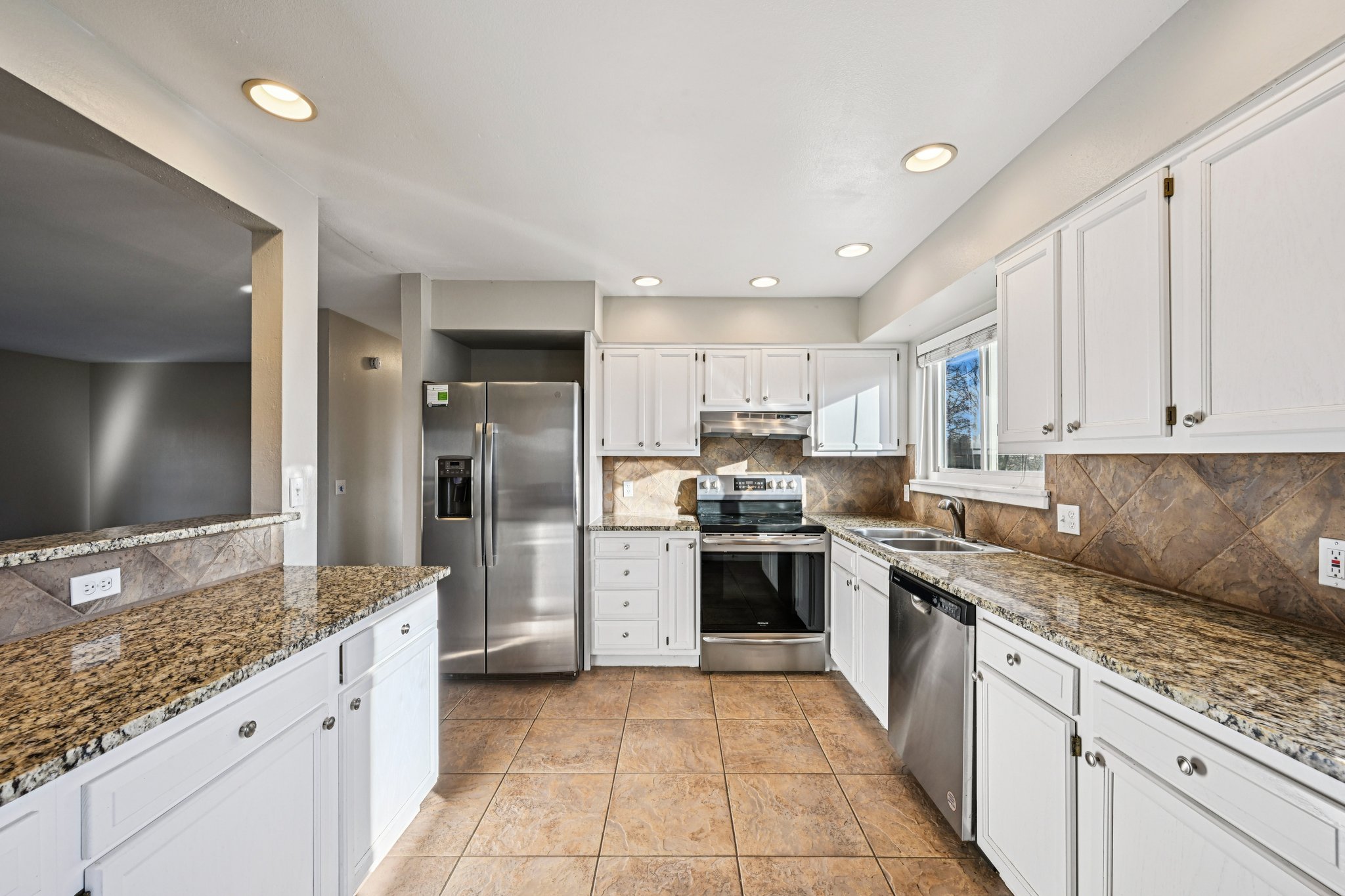 S Laredo Ct-S1402-014.jpg