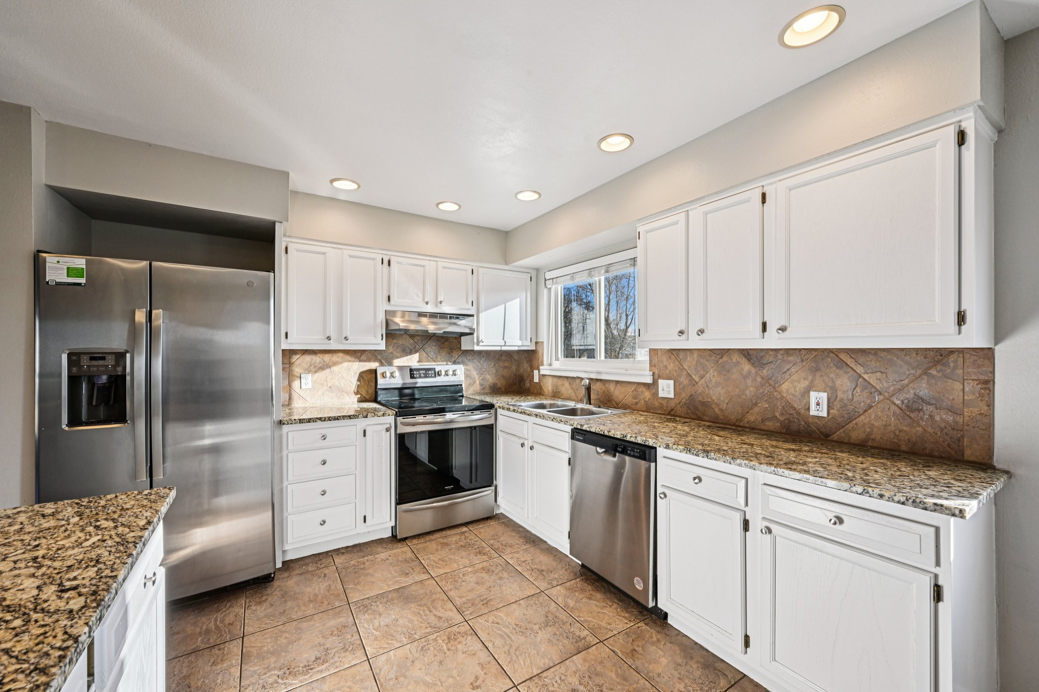 S Laredo Ct-S1402-015.jpg