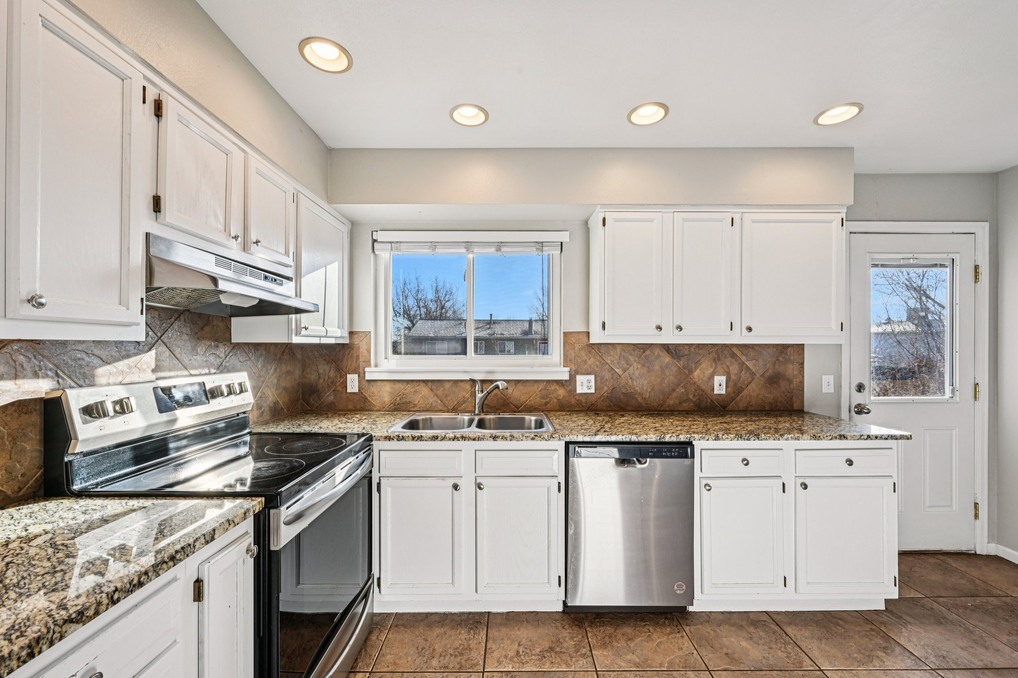 S Laredo Ct-S1402-016.jpg