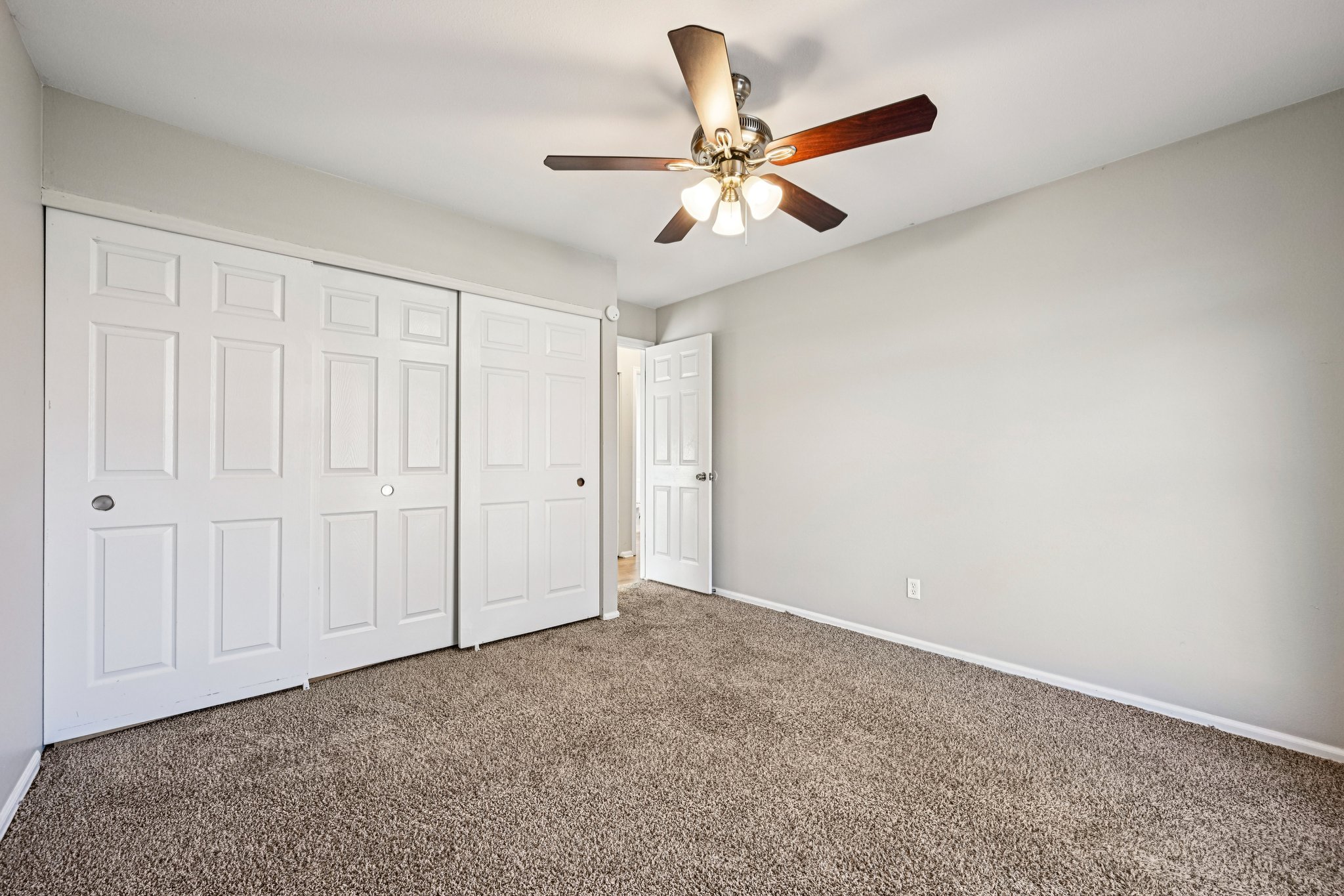 S Laredo Ct-S1402-022.jpg