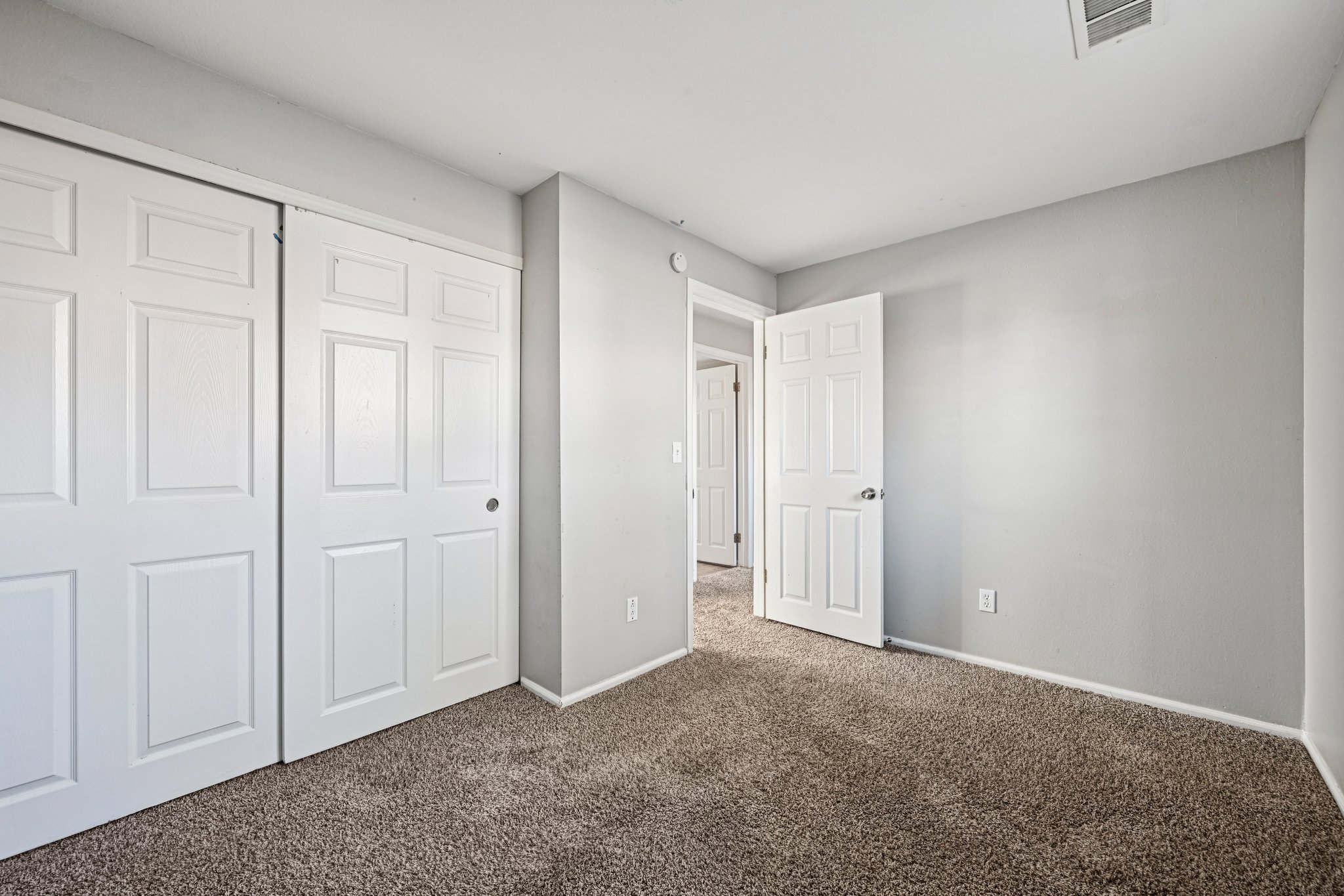 S Laredo Ct-S1402-035.jpg