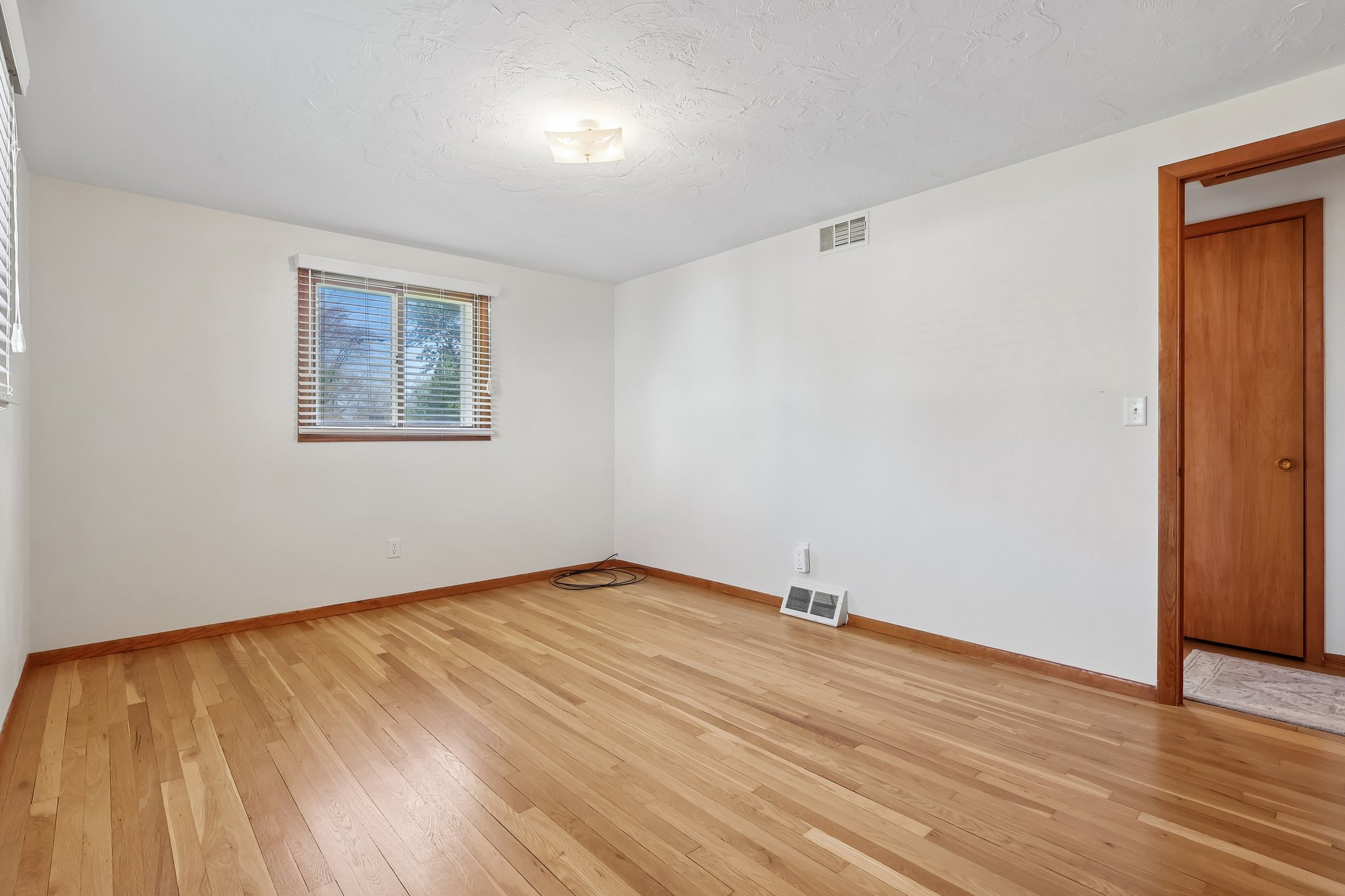 W 40th St-S2404-016.jpg