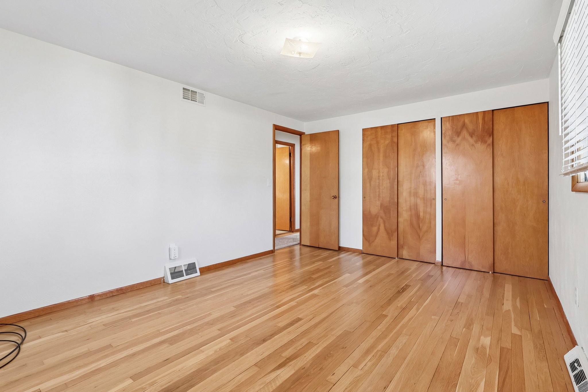 W 40th St-S2404-017.jpg
