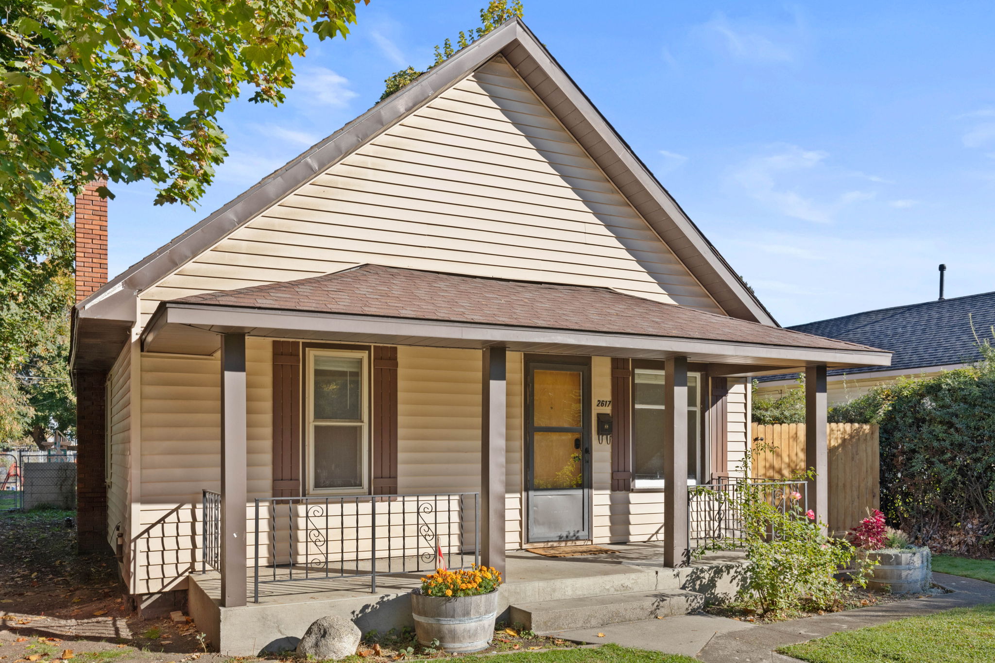 1070 Square feet, 2 Bedrooms / 1 Bath + Dedicated Office Space