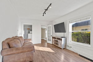 Large windows and great flow of spaces.