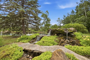 Stunning waterfall feature!