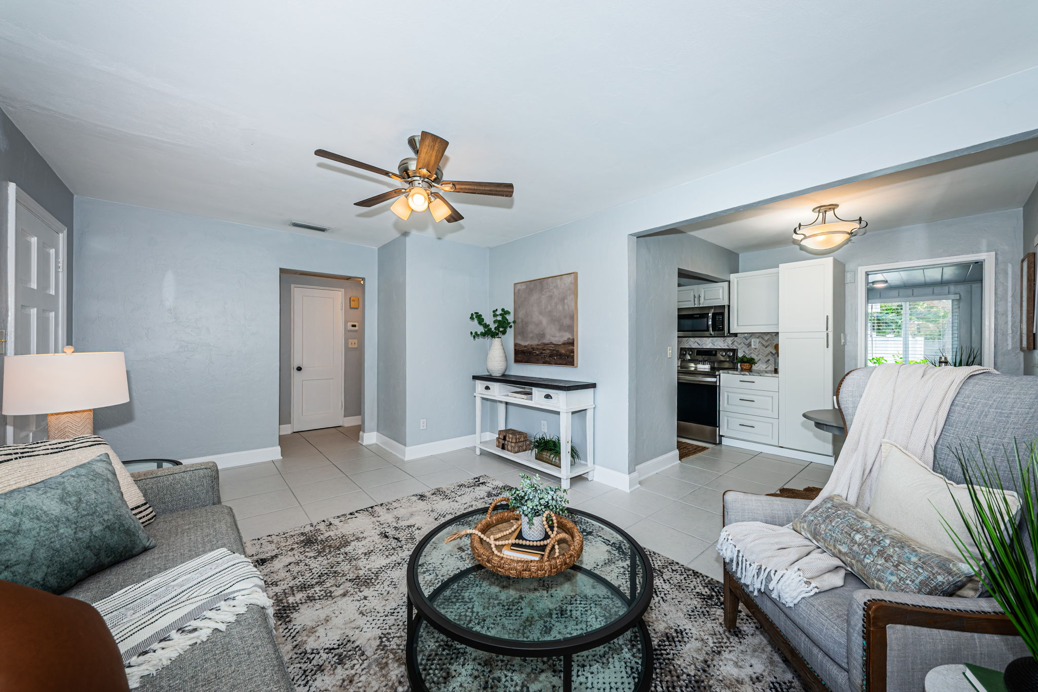Living Room 3-3