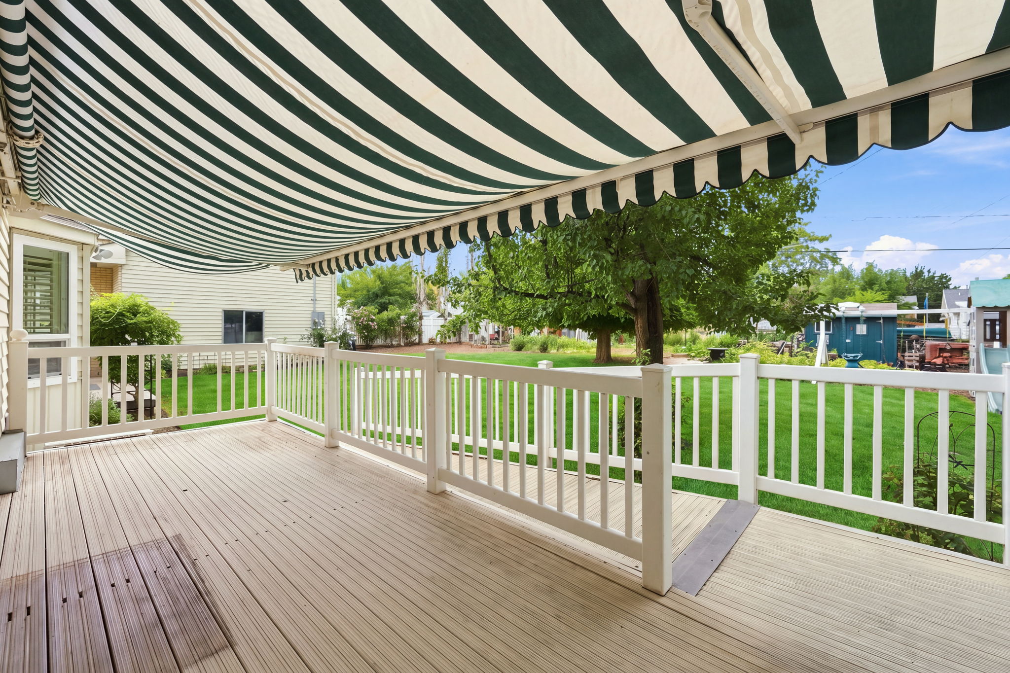 Deck with Retractable Awning