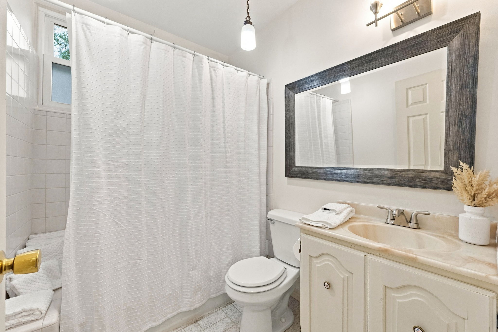 Upstairs Full Bath