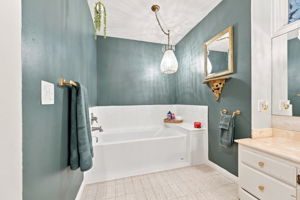 Master Soaker Tub
