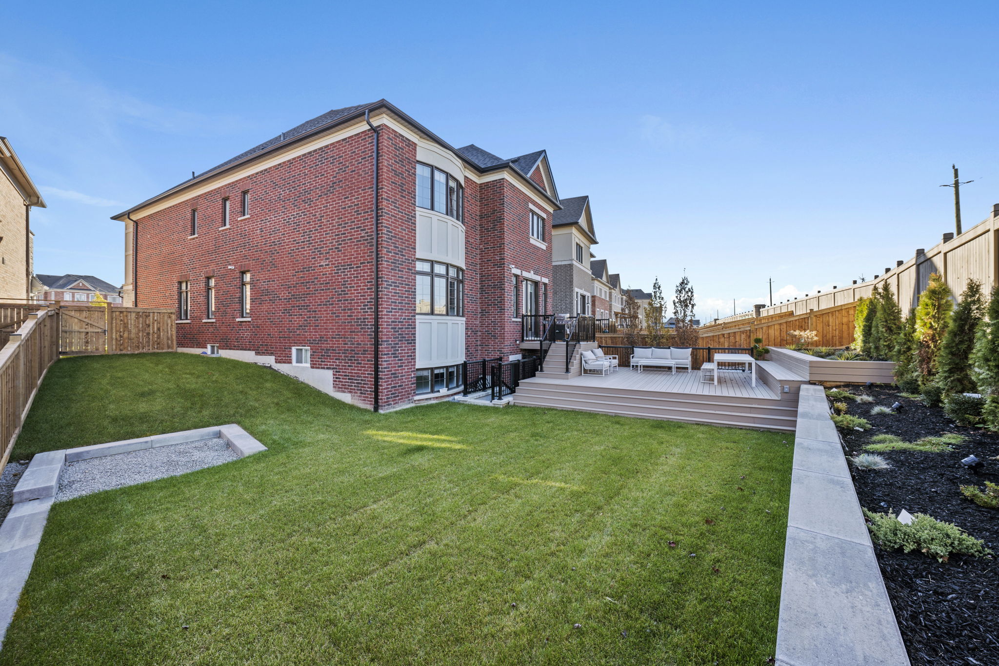 262 Touch Gold Cres Aurora, ON L4G