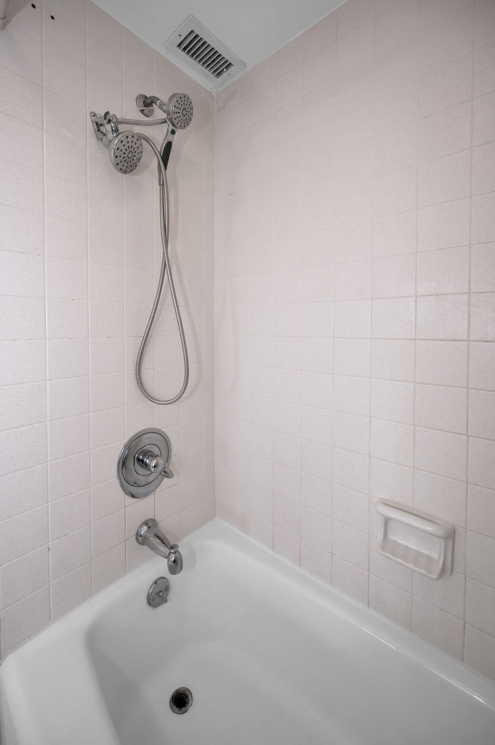 Primary Bathroom1c