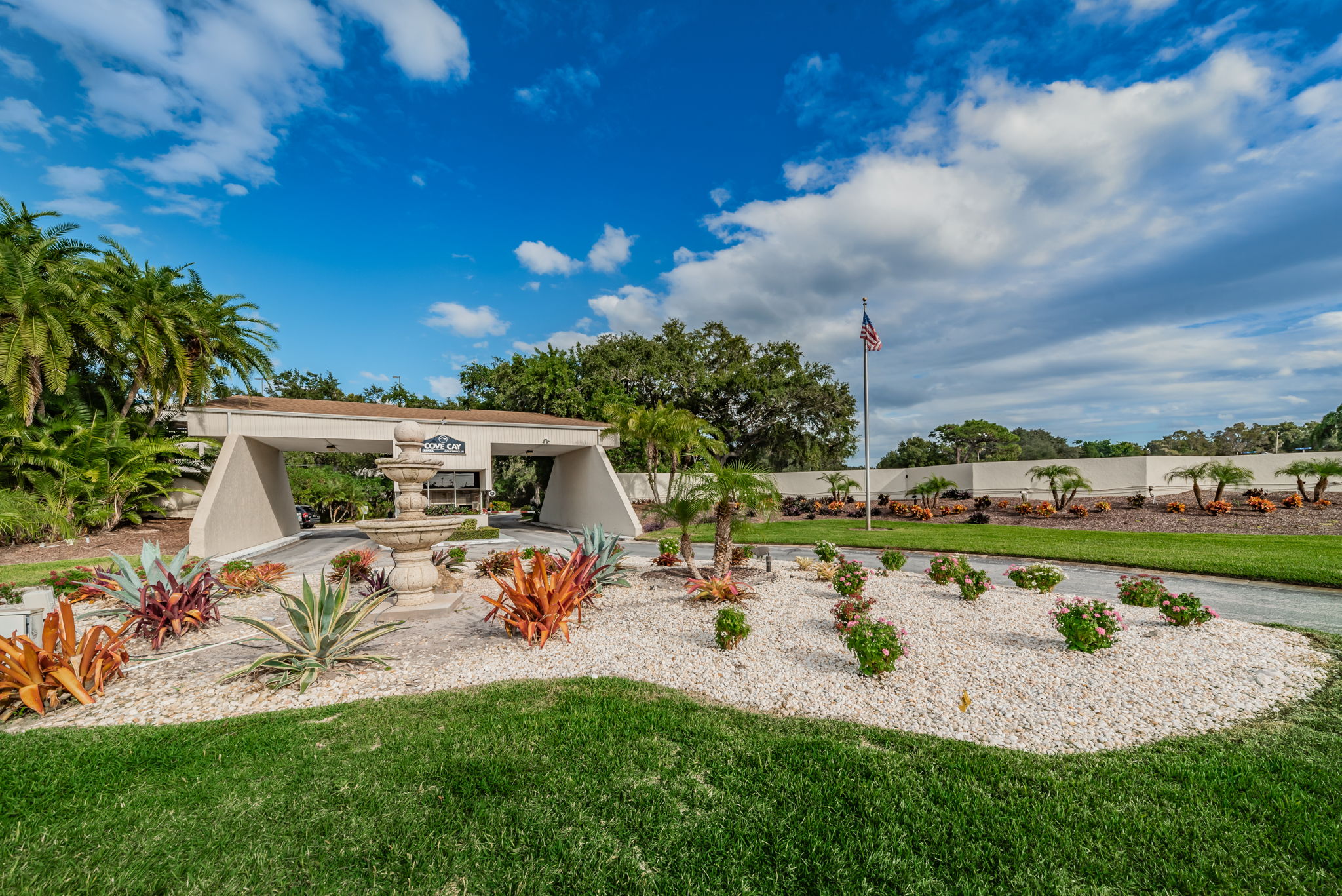 2-Cove Cay Entry