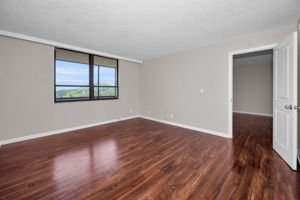 Primary Bedroom1b