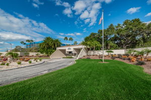24-Cove Cay Entry