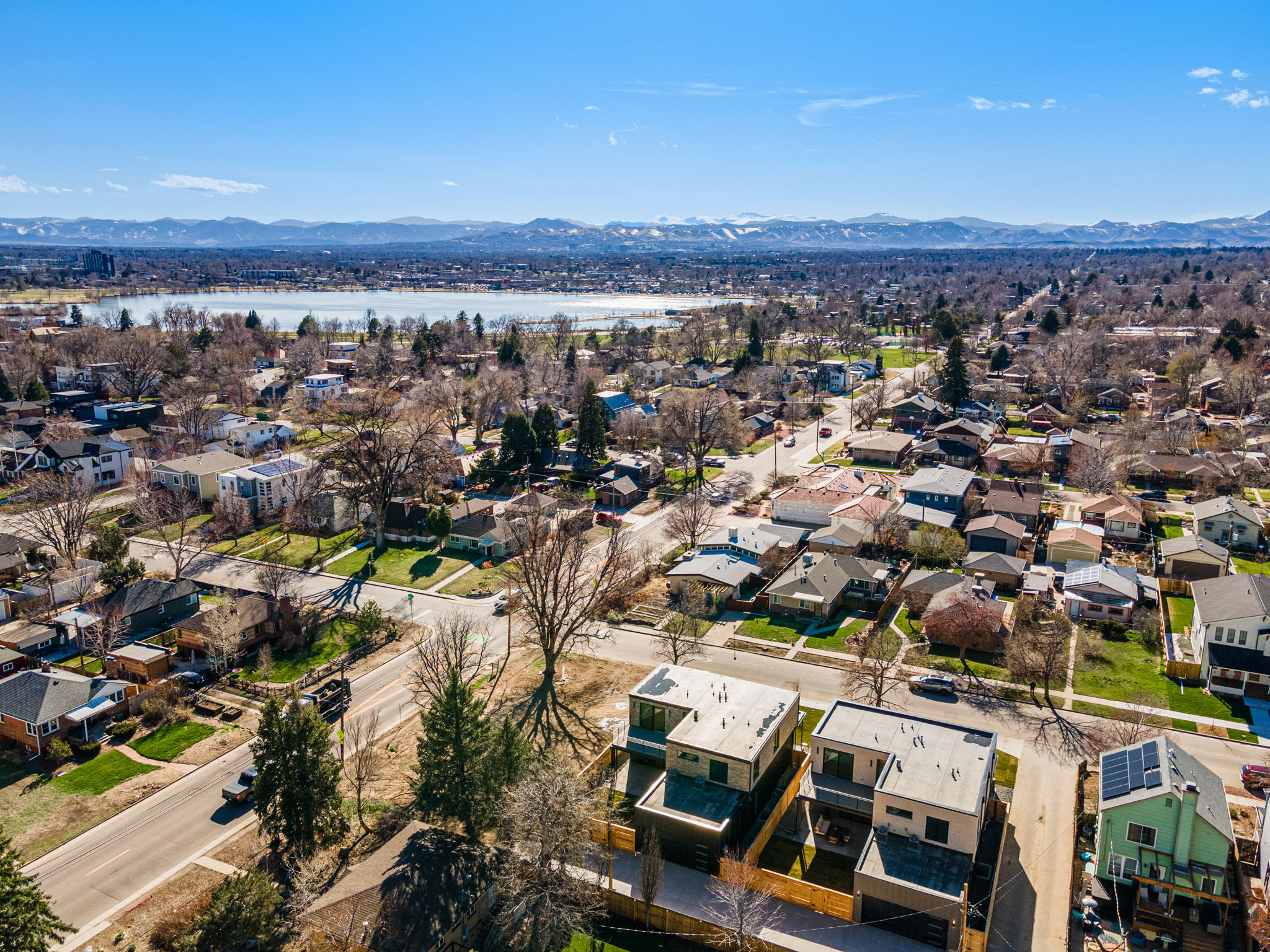 Only three blocks to Sloan's Park and easy access to the mountains.