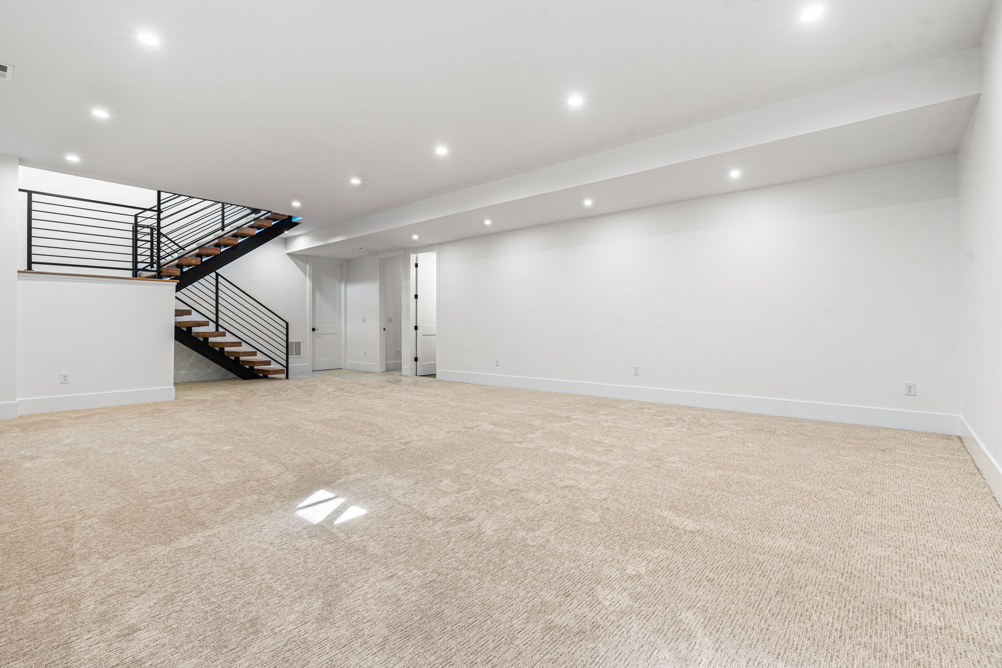 This versatile, expansive rec room flaunts 9.5' ceilings with unlimited possibilities & is awaiting your personal touch.